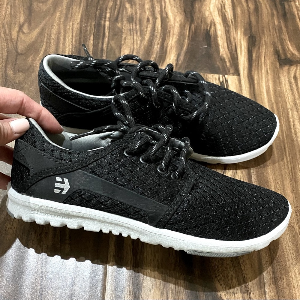 Women’s walking shoes (light)